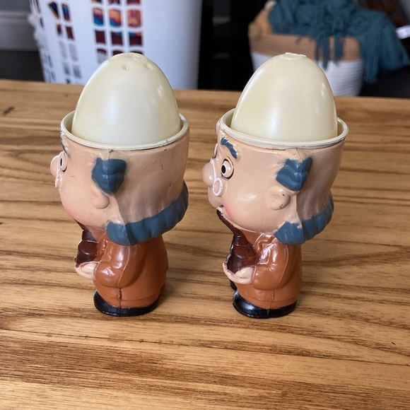 Vintage professor salt & pepper shakers/egg cups - Picture 3 of 6